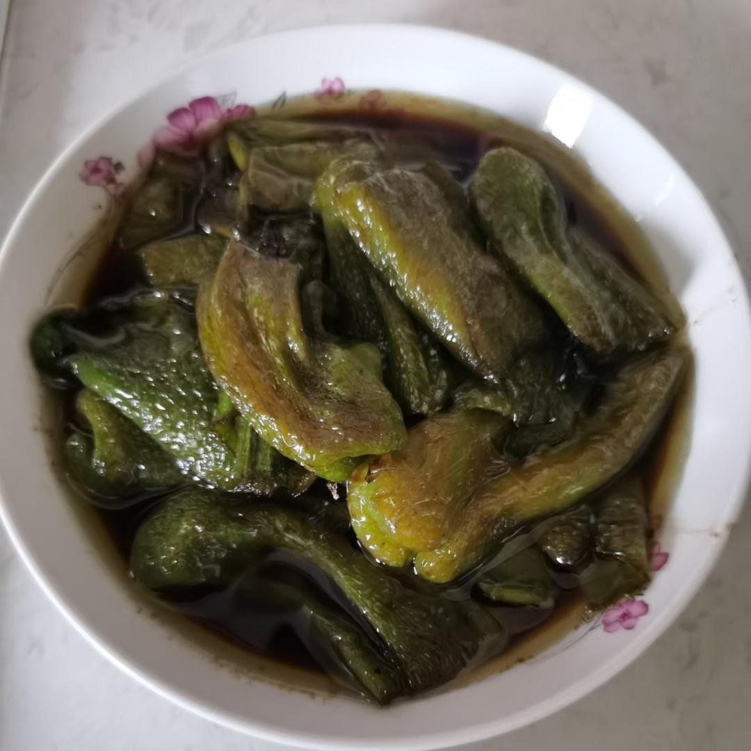 百吃不厌的糖醋虎皮青椒，有丰富的维C、膳食纤维，多吃益善