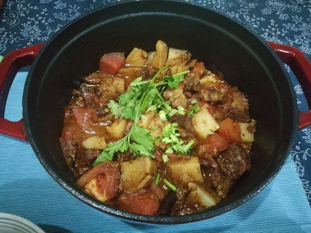 胡萝卜土豆烧牛腩