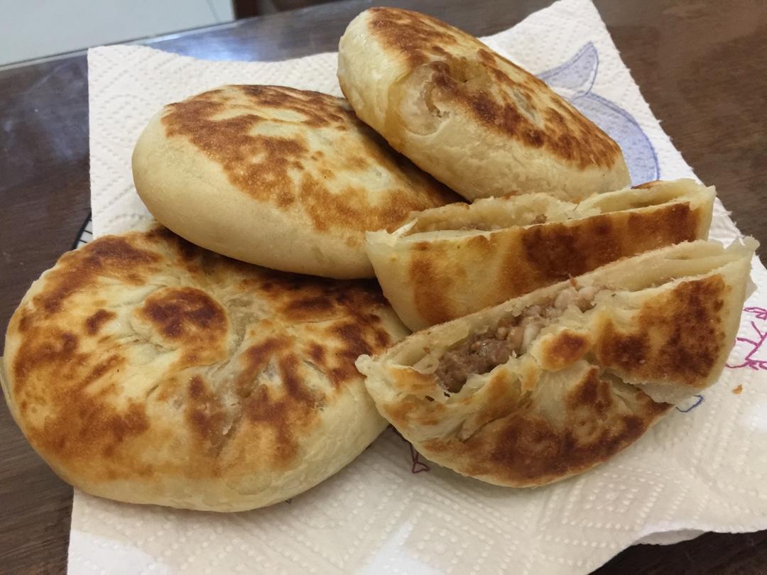 就爱碎碎念做的油酥肉火烧 pork pie