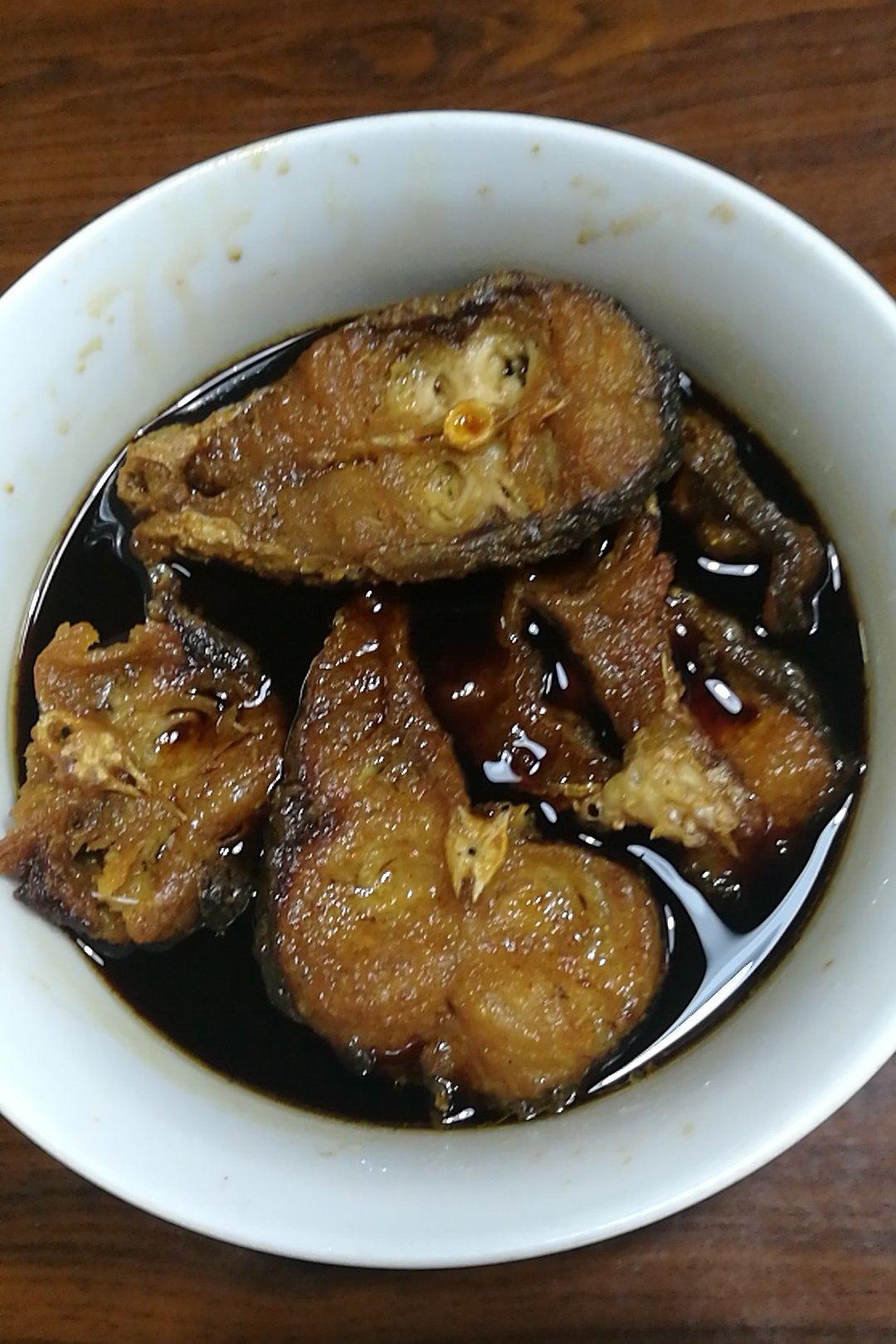 做过 爆鱼 参考了两个菜谱,炸鱼过程太艰辛了,味道还不错 赞 爆鱼酱汁