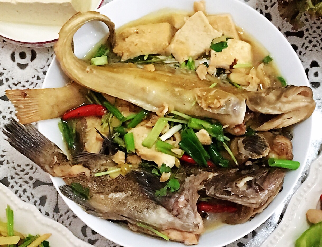 家常菜杂拌鱼炖豆腐
