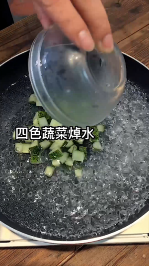 菠萝虾仁炒饭的做法 步骤4