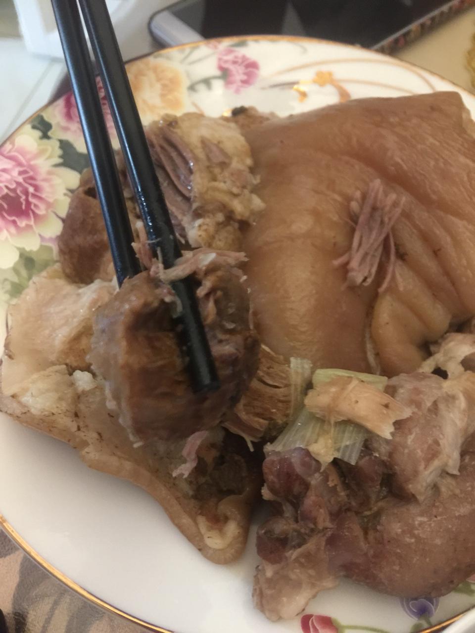 蒜酱水晶猪肘子，满满的胶原蛋白哦！