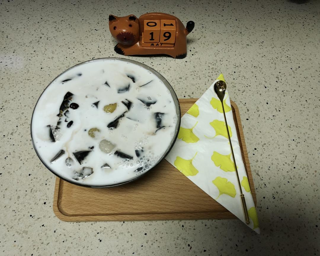 小v甜品食谱仙草芋圆甜汤