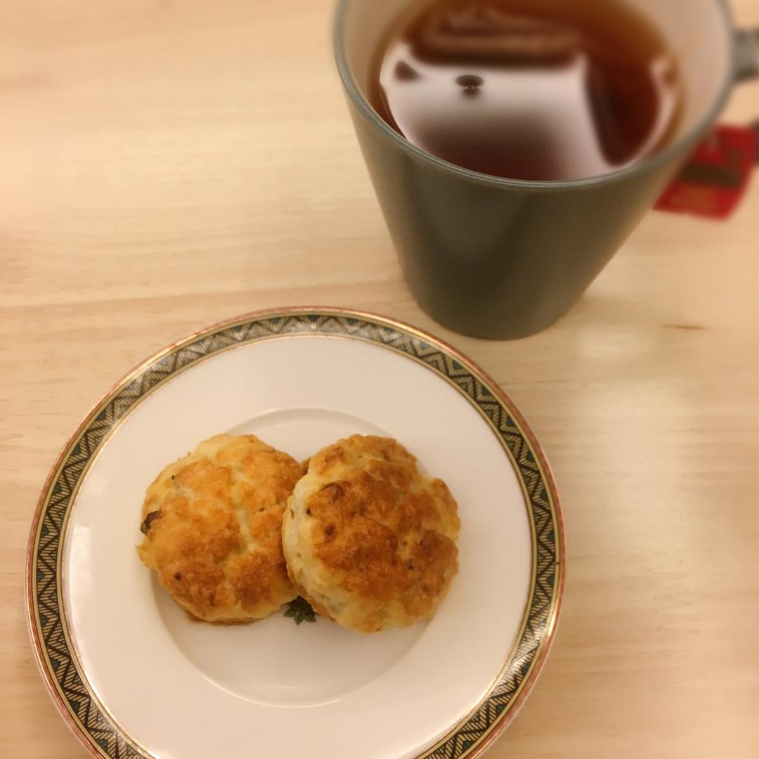 【视频】3分钟 奶油司康Scone(可能是世界上最快手的司康) 消耗淡奶油～