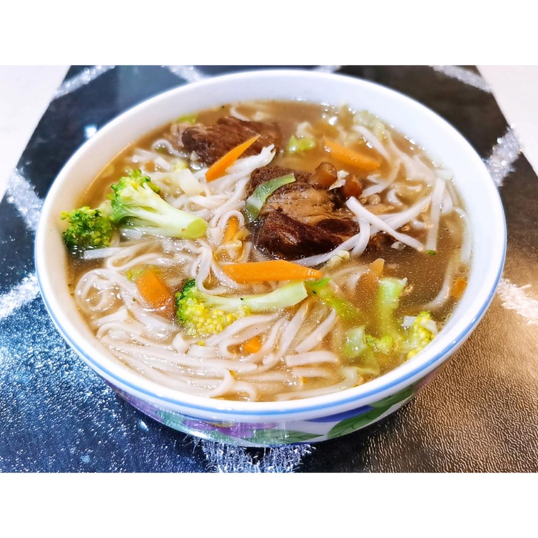 黑蒜老鸽养生汤