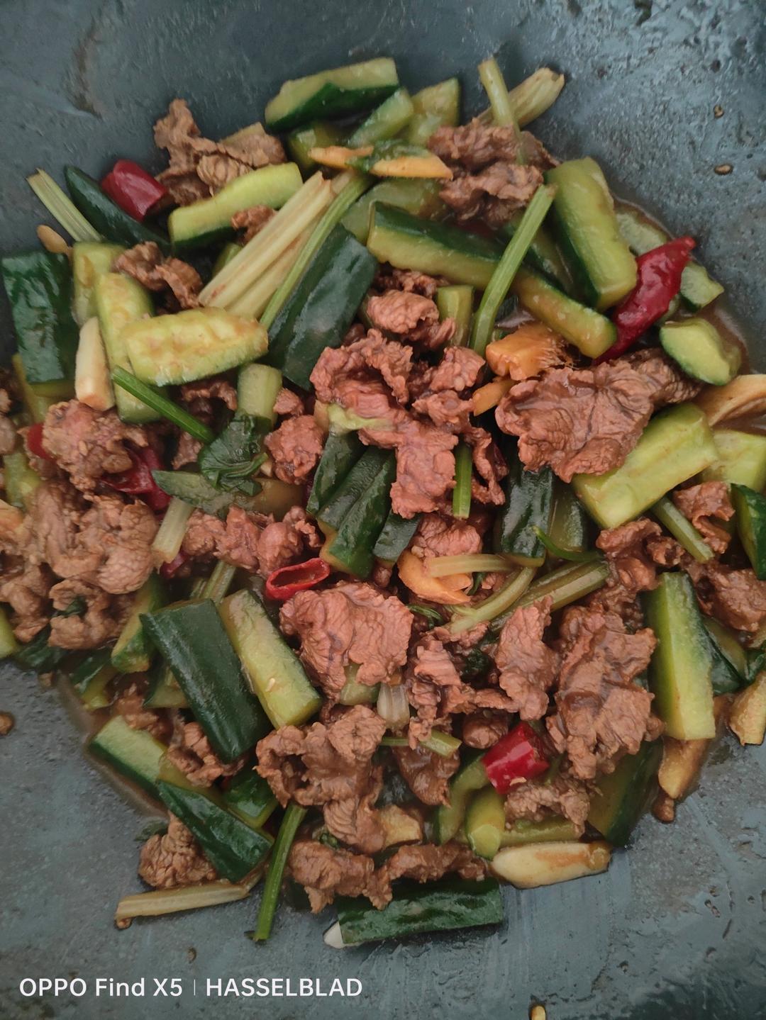 简单快手菜-青瓜（黄瓜）炒牛肉