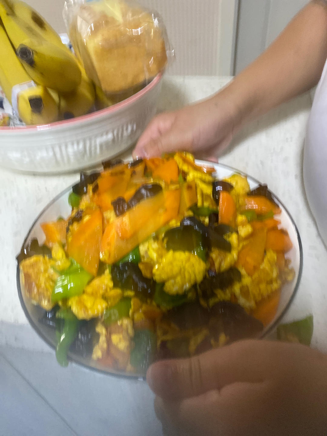 这么搭配也太香了！青椒胡萝卜木耳炒鸡蛋