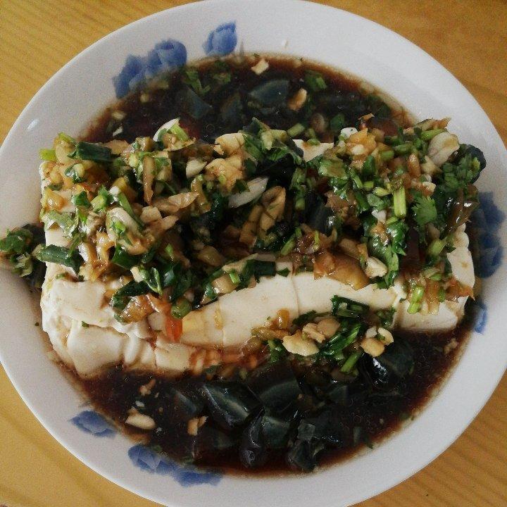 皮蛋拌豆腐