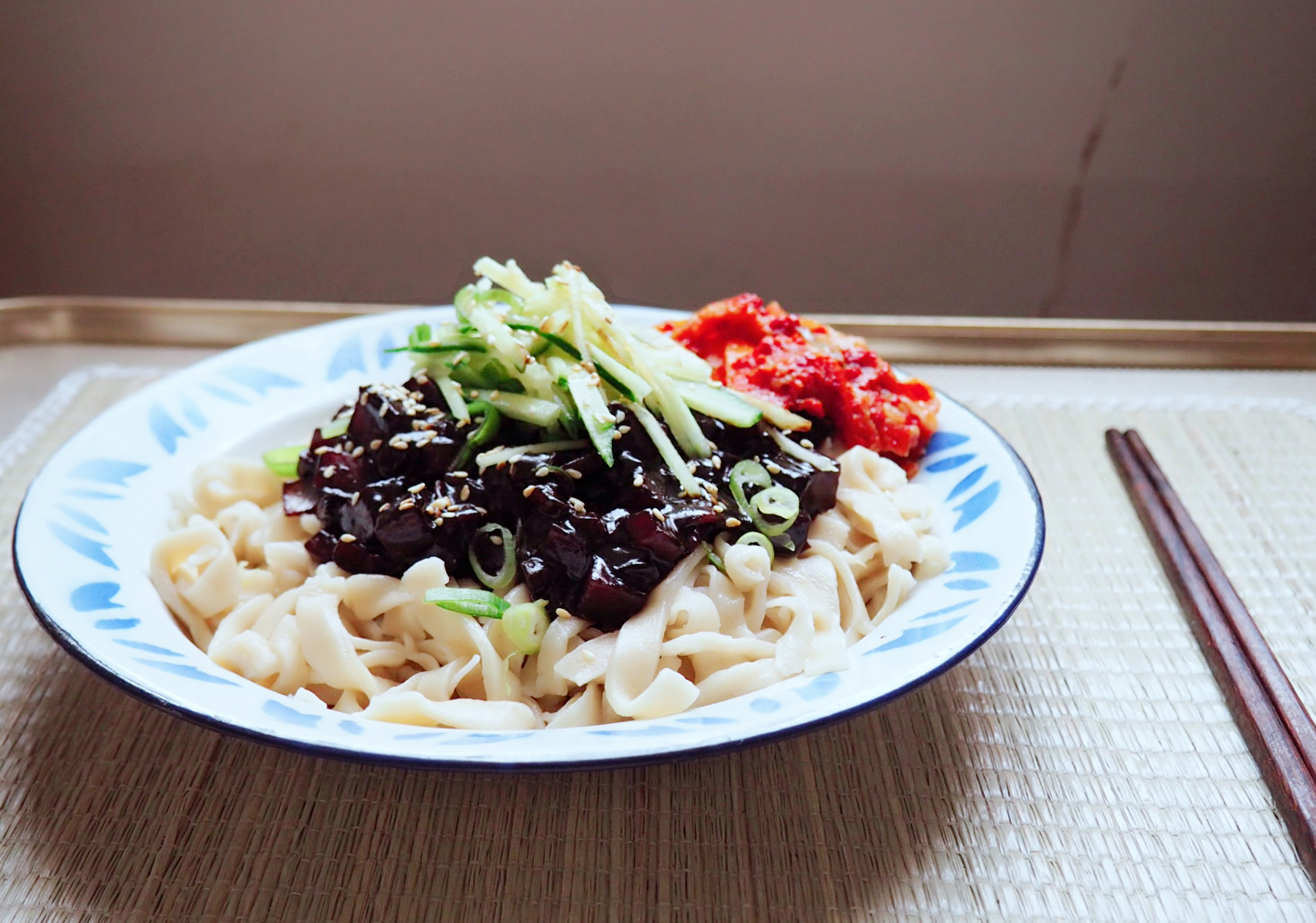 韩式炸酱面（Jjajangmyeon）