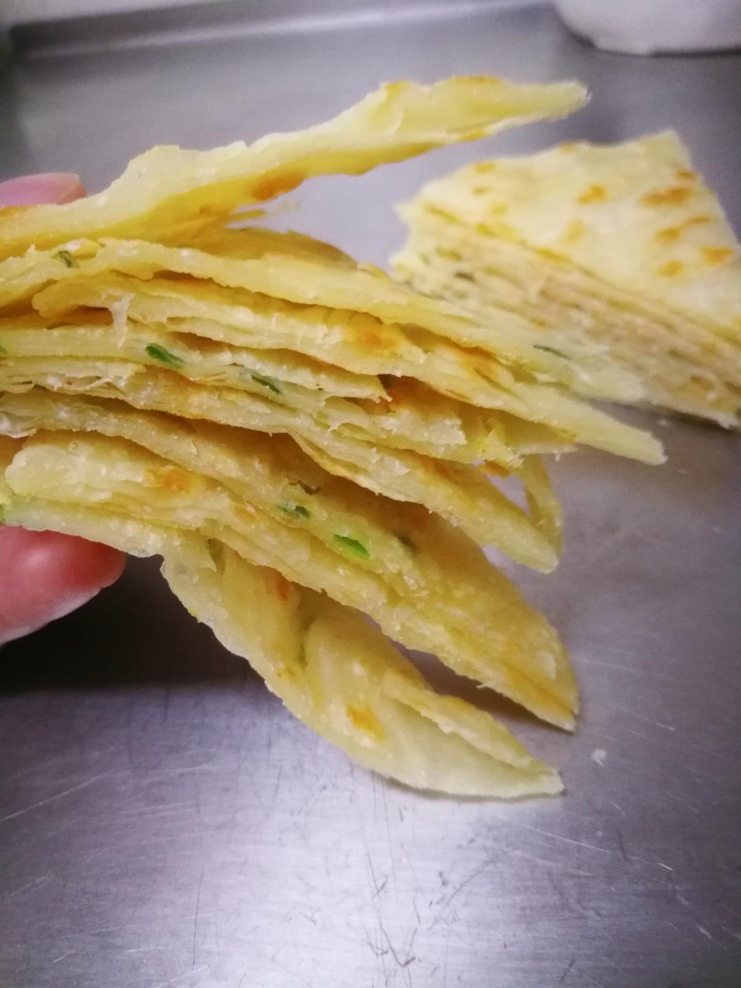 手抓饼这样做 外酥里软层次分明 凉了也不硬 附细节视频详解