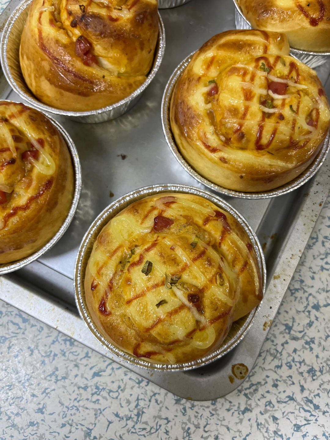 会拉丝的烤肠面包（披萨面包）