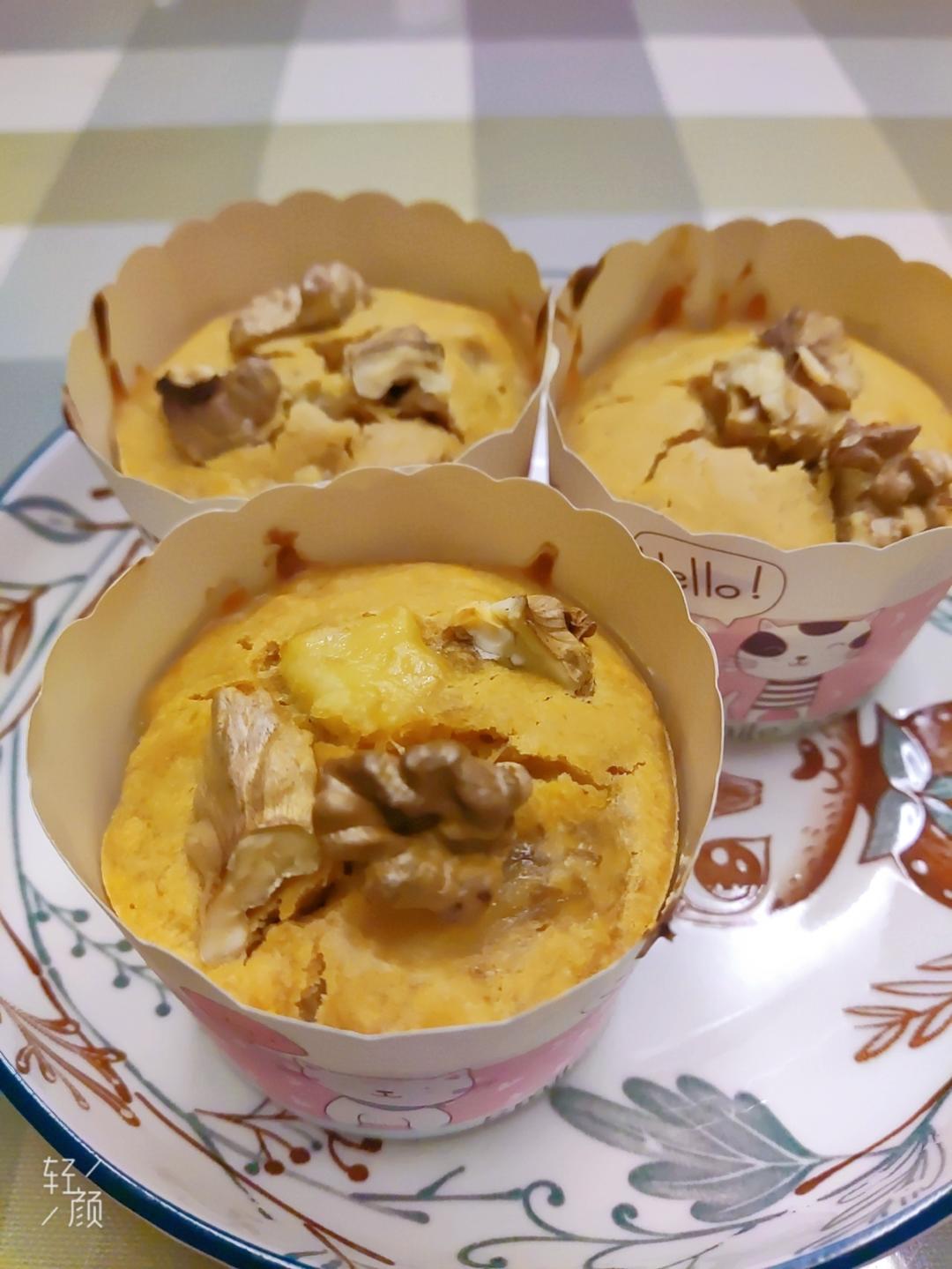 只需搅拌入烤箱的香蕉麦芬