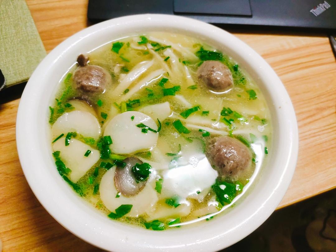 美味的杏鲍菇汤