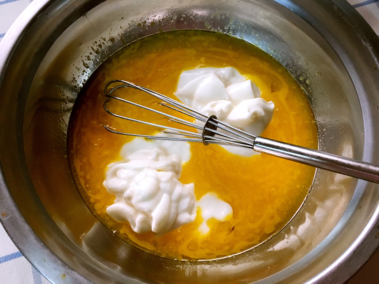 酸奶斑马戚风蛋糕的做法 步骤2