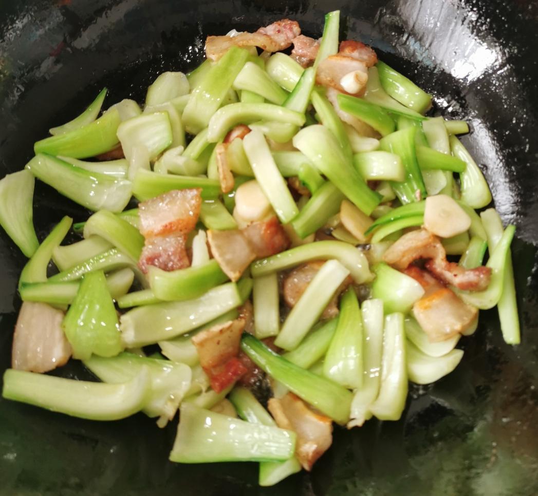 【五花肉炒青菜梗】干饭菜的做法 步骤6