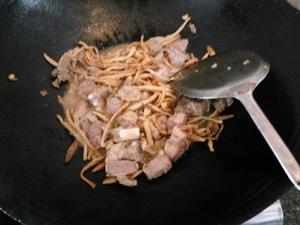 黄花菜烧咸肉排骨的做法 步骤7