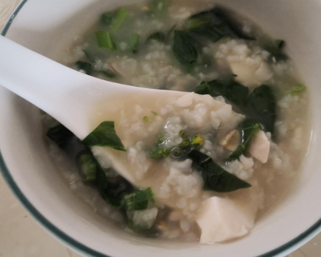 广式咸蛋菜心粒粥