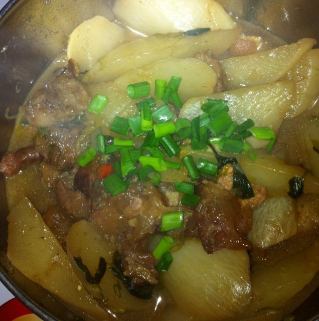 牛腩萝卜煲