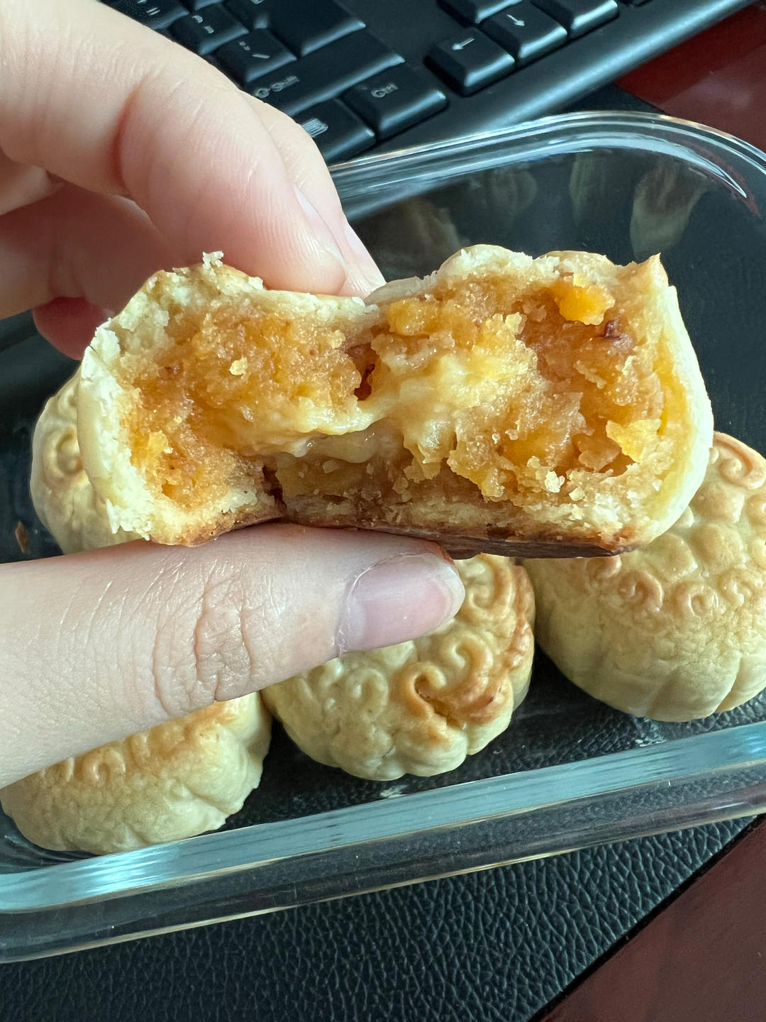 💃奶黄流心月饼——这是可以让你坐稳朋友圈厨霸位置的月饼🥮，没人点赞算我输👎