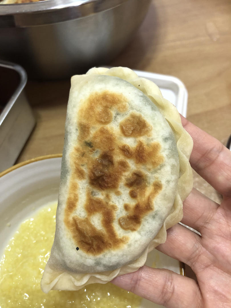 ㊙️烫面韭菜盒子 凉了也不硬 附包成完美半圆的细节视频
