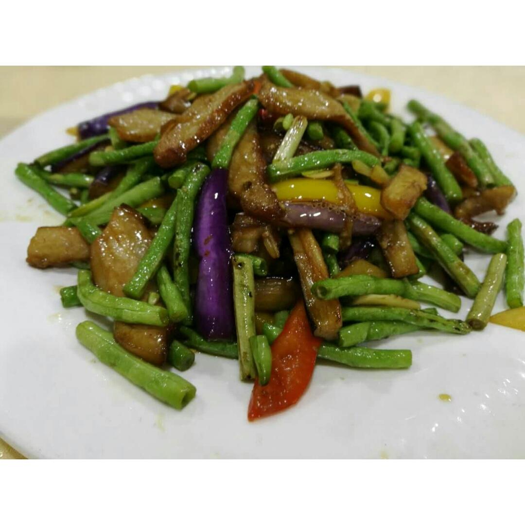 外食集