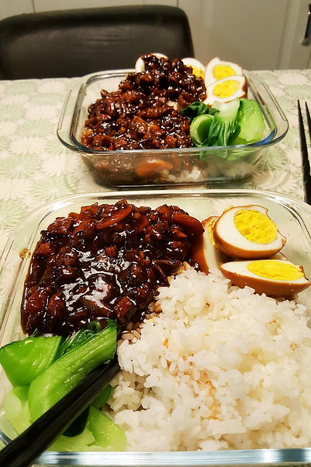 洋葱酥卤肉饭