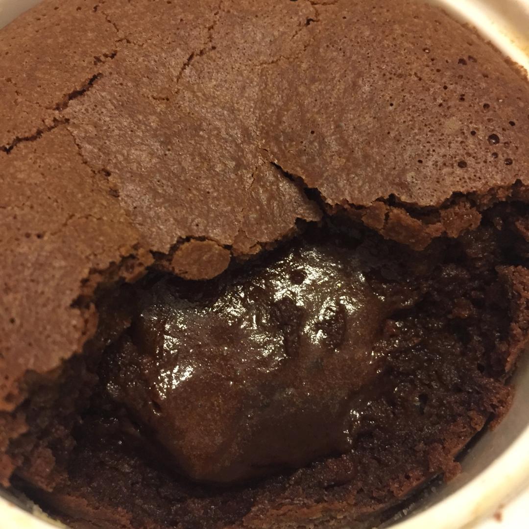 怎么烤都会爆浆的甘纳许熔岩蛋糕