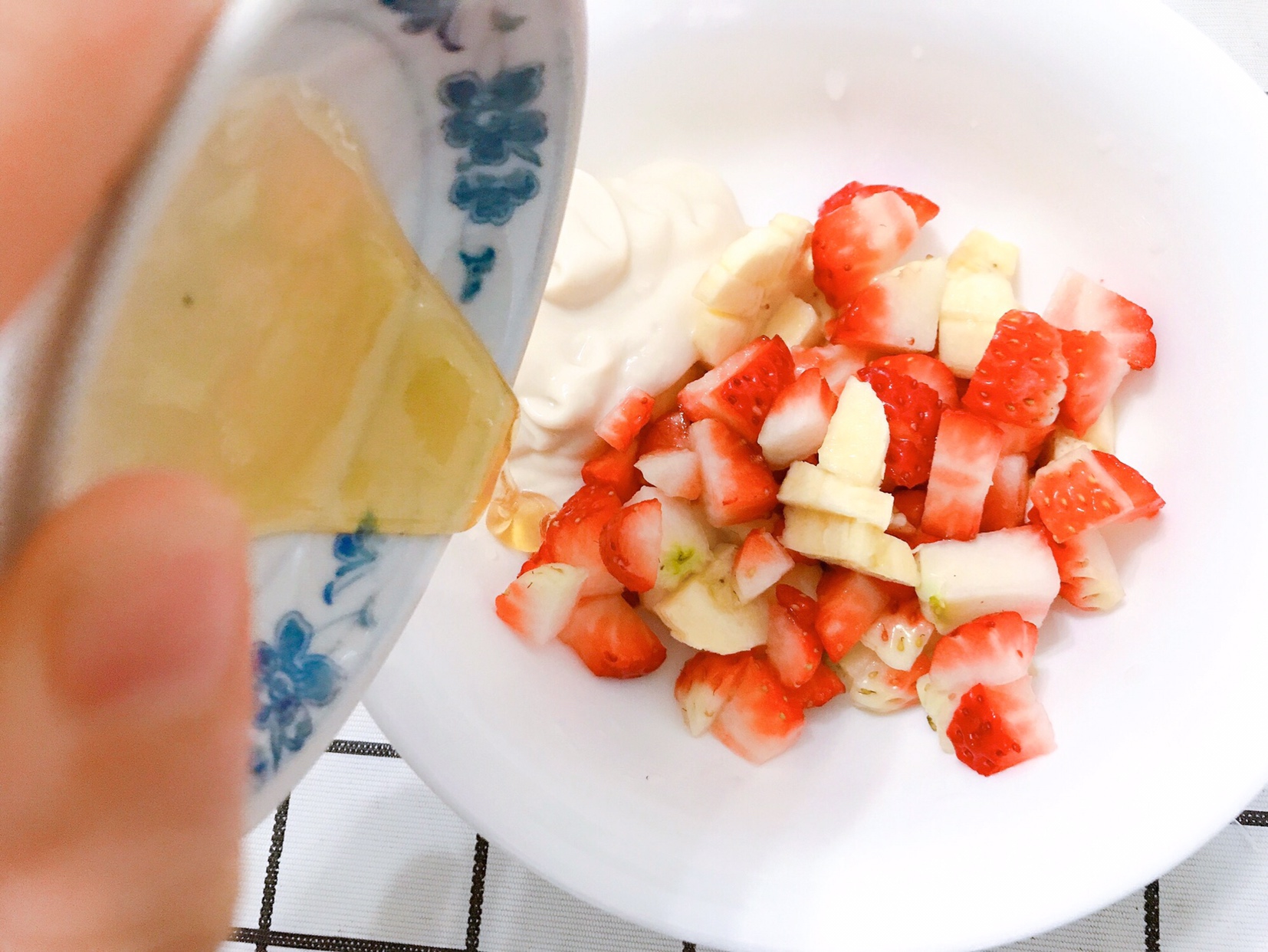 🥪『颜值超高快手减肥餐』🍓酸奶草莓三明治的做法 步骤4