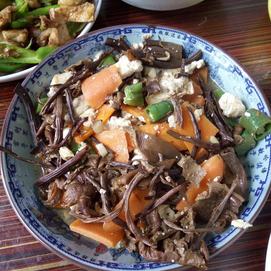 茶树菇烧豆腐