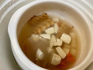 海底椰蔬菜鳕鱼骨豆腐汤的做法 步骤7