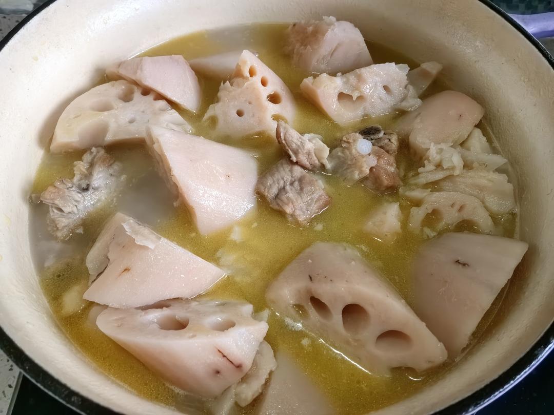 正宗湖北莲藕排骨汤