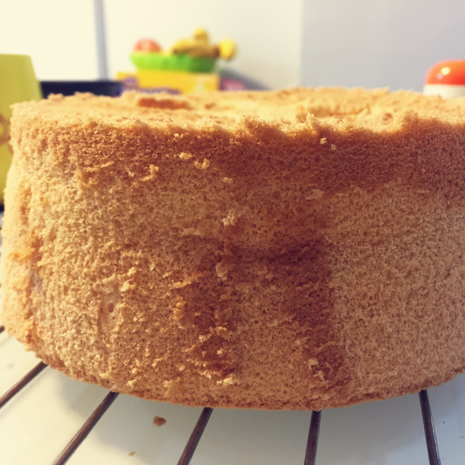 不粘模超完美戚风蛋糕--不塌不缩不开裂