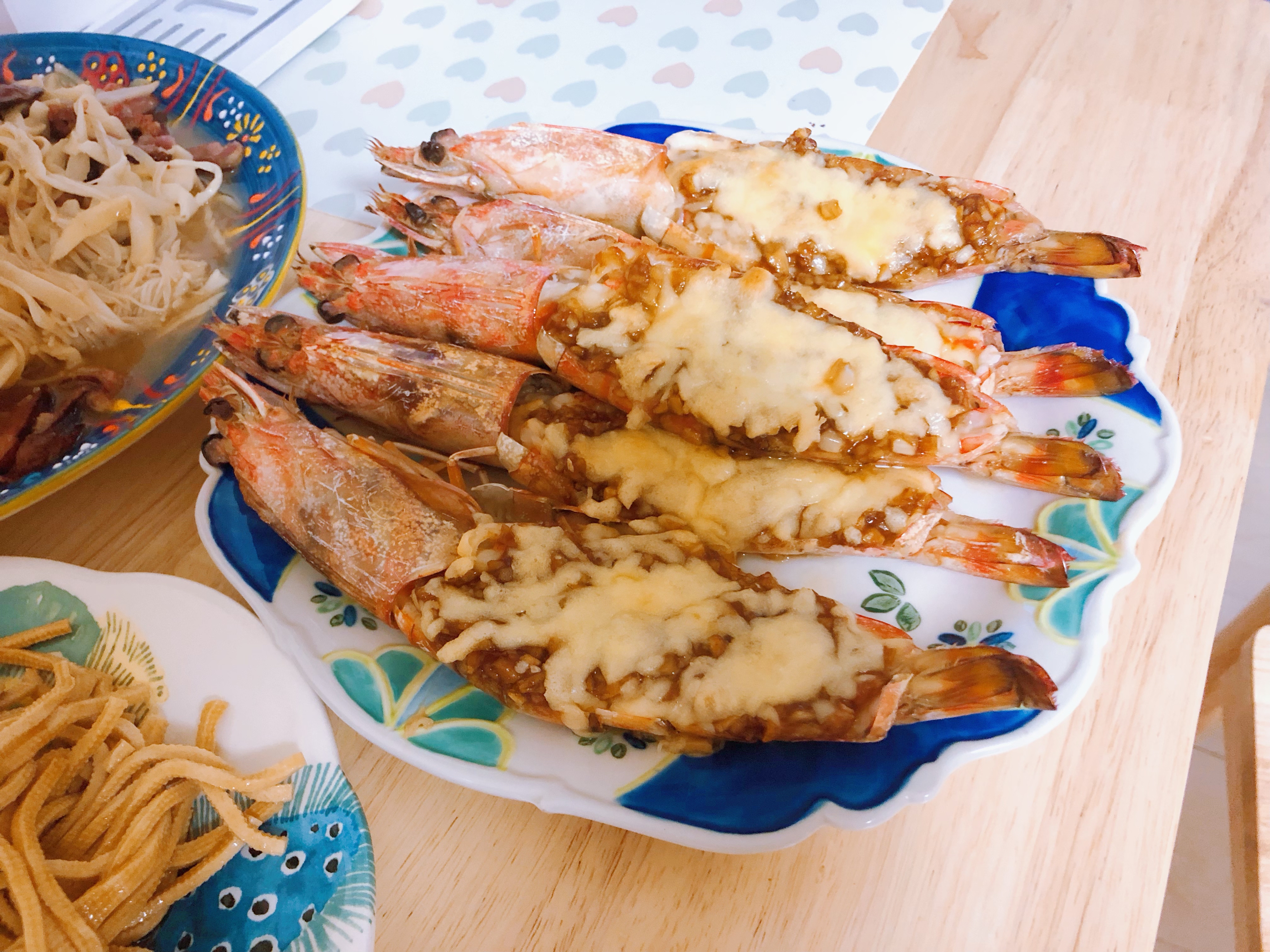超美味的蒜香芝士烤斑节虾