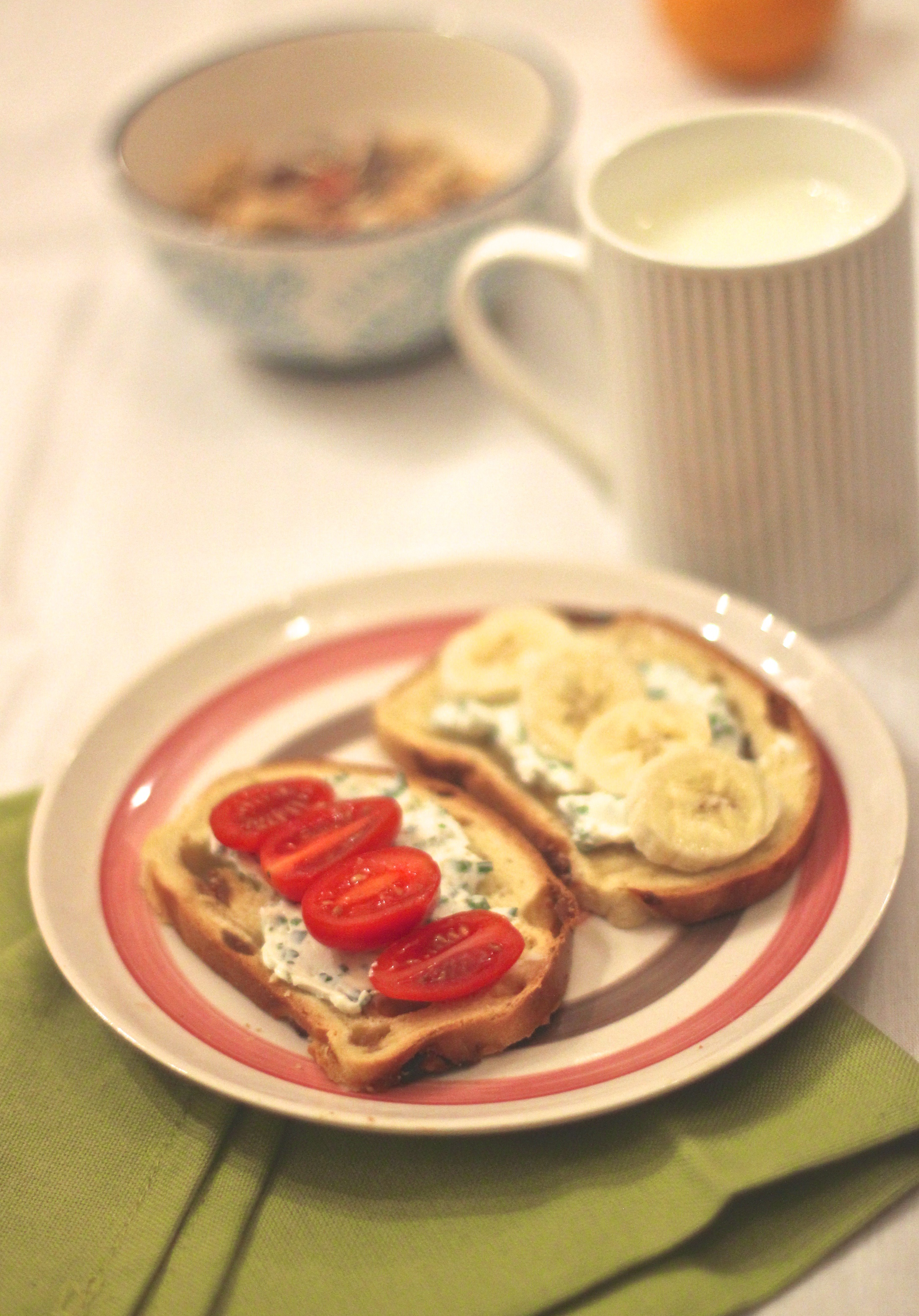 水果酸奶抹面包