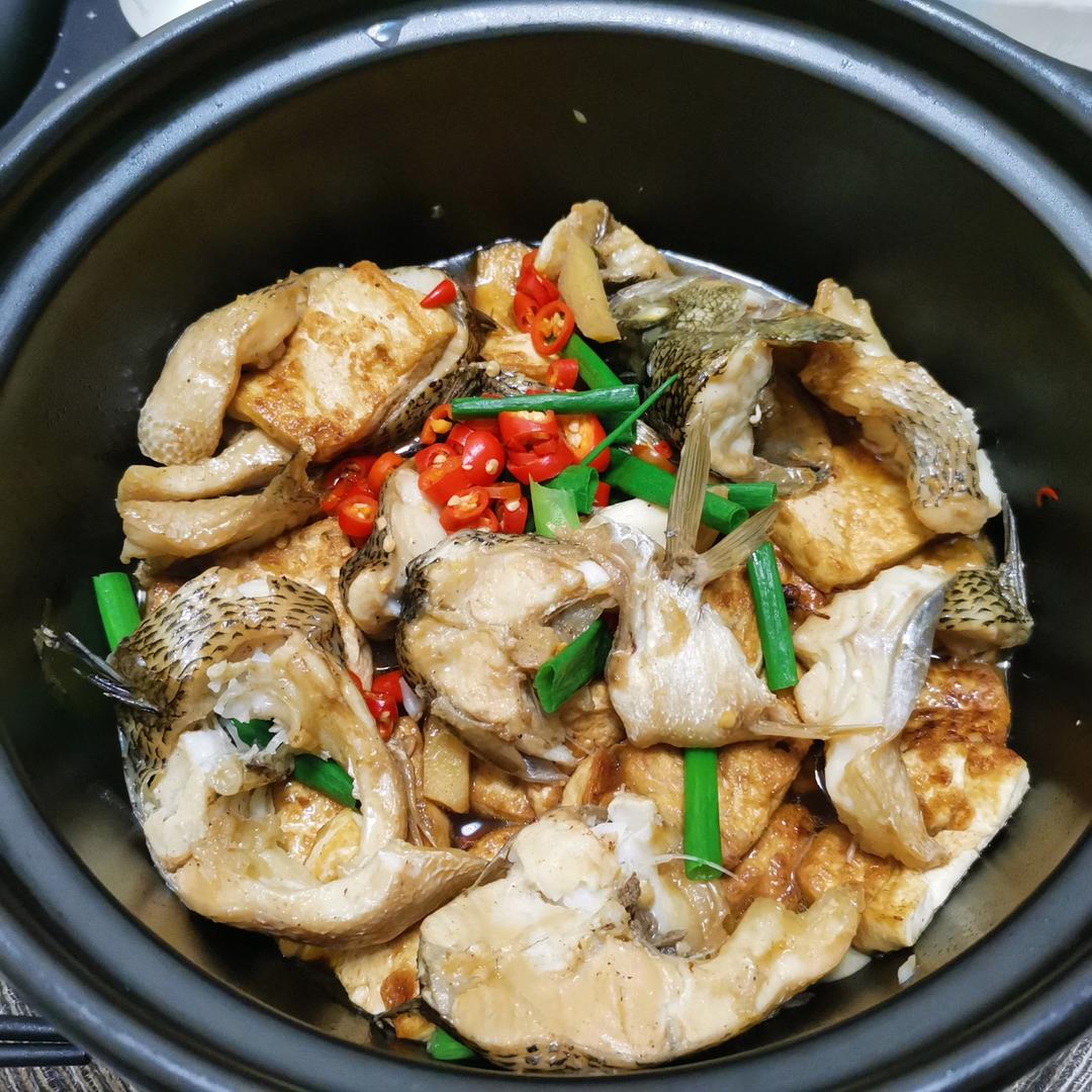 鲜嫩豆腐鲈鱼煲