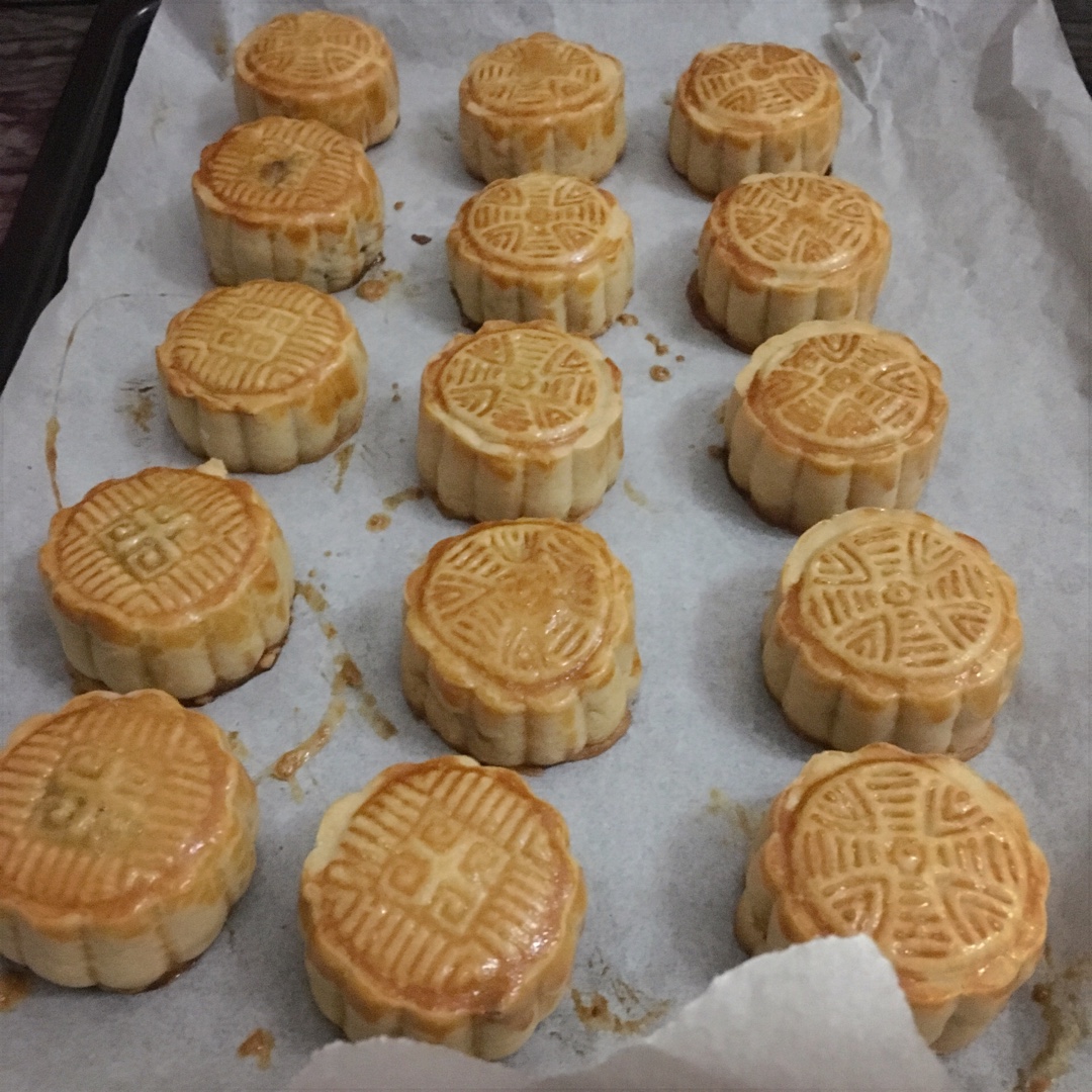 广式月饼—蛋黄莲蓉月饼