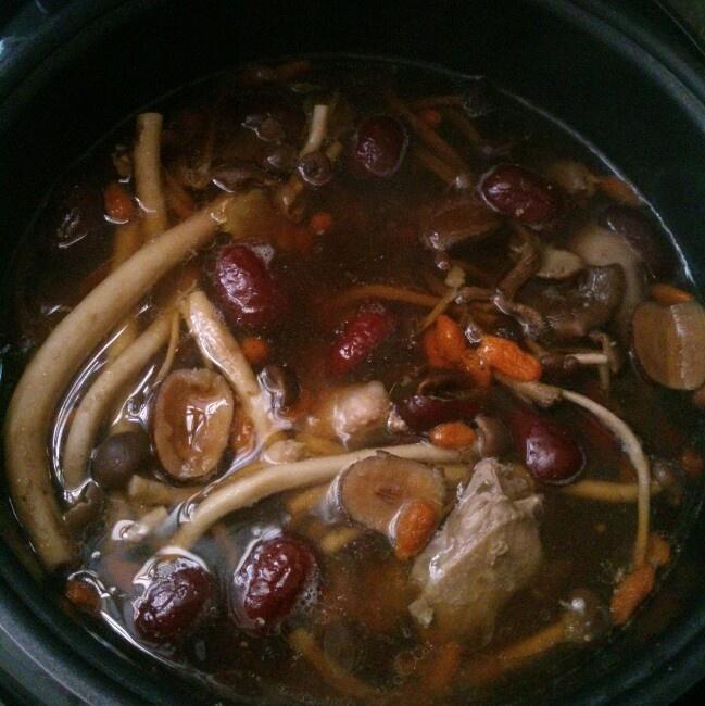 茶树菇鸽子汤的做法