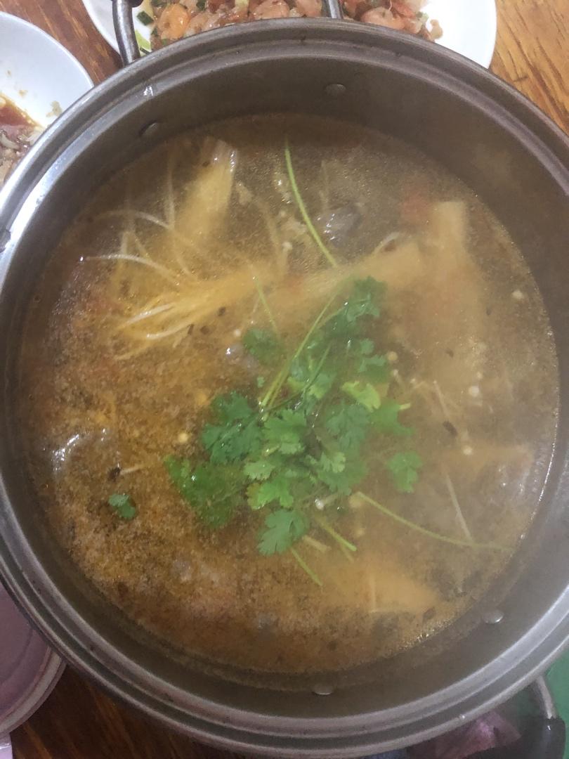 番茄金针菇肥牛锅 鲜到眉毛掉