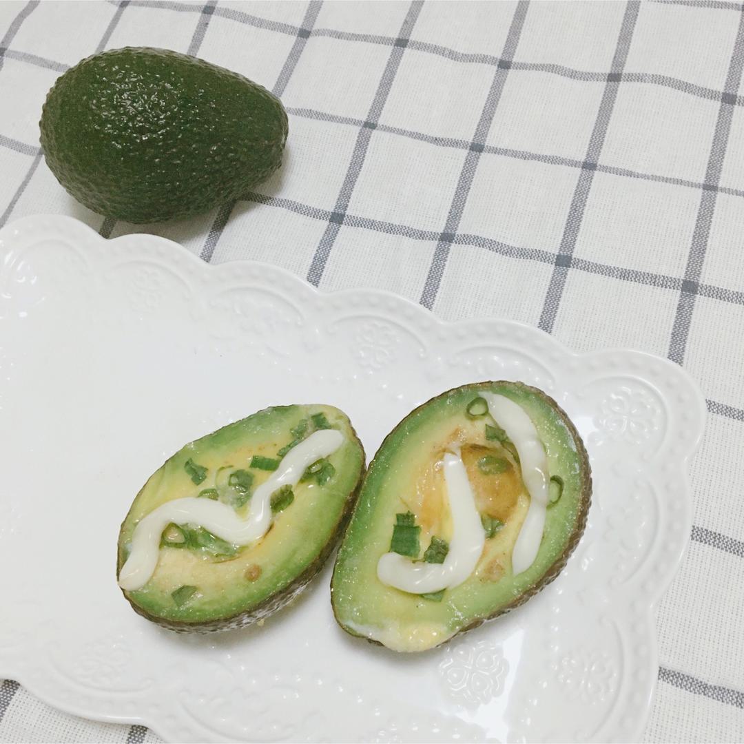 牛油果烤鸡蛋