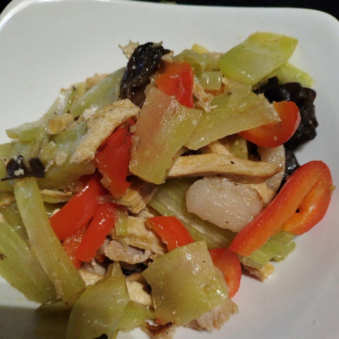 莴笋炒豆腐皮（简单快手美味）