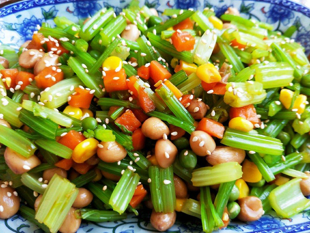 南无大连做的凉拌芹菜花生米胡萝卜