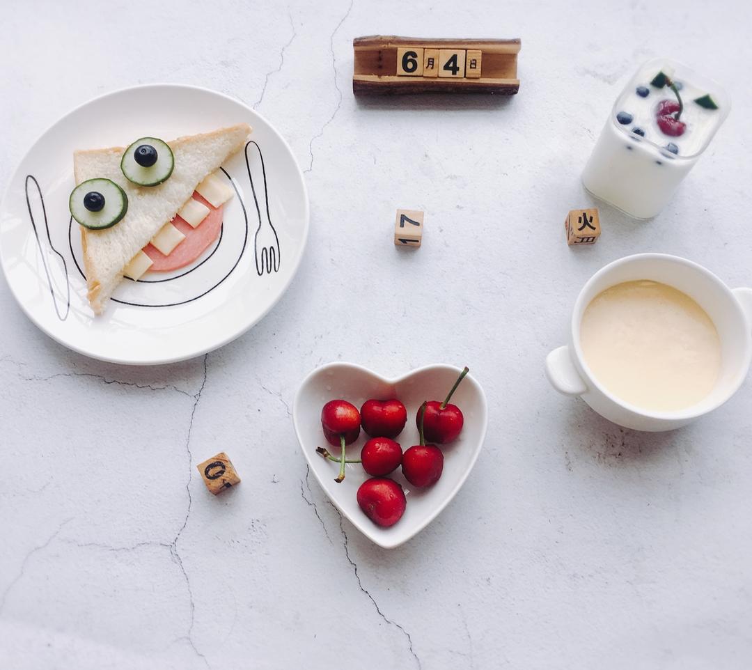 会吐舌头的大牙怪三明治