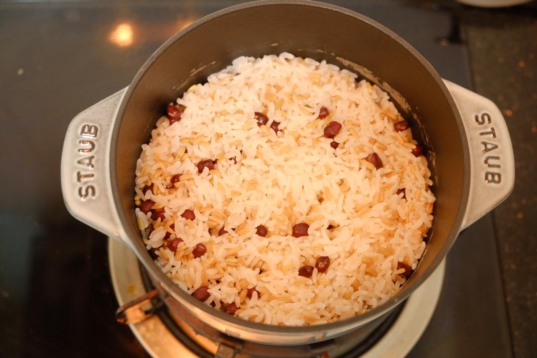 铸铁锅米饭之杂粮饭
