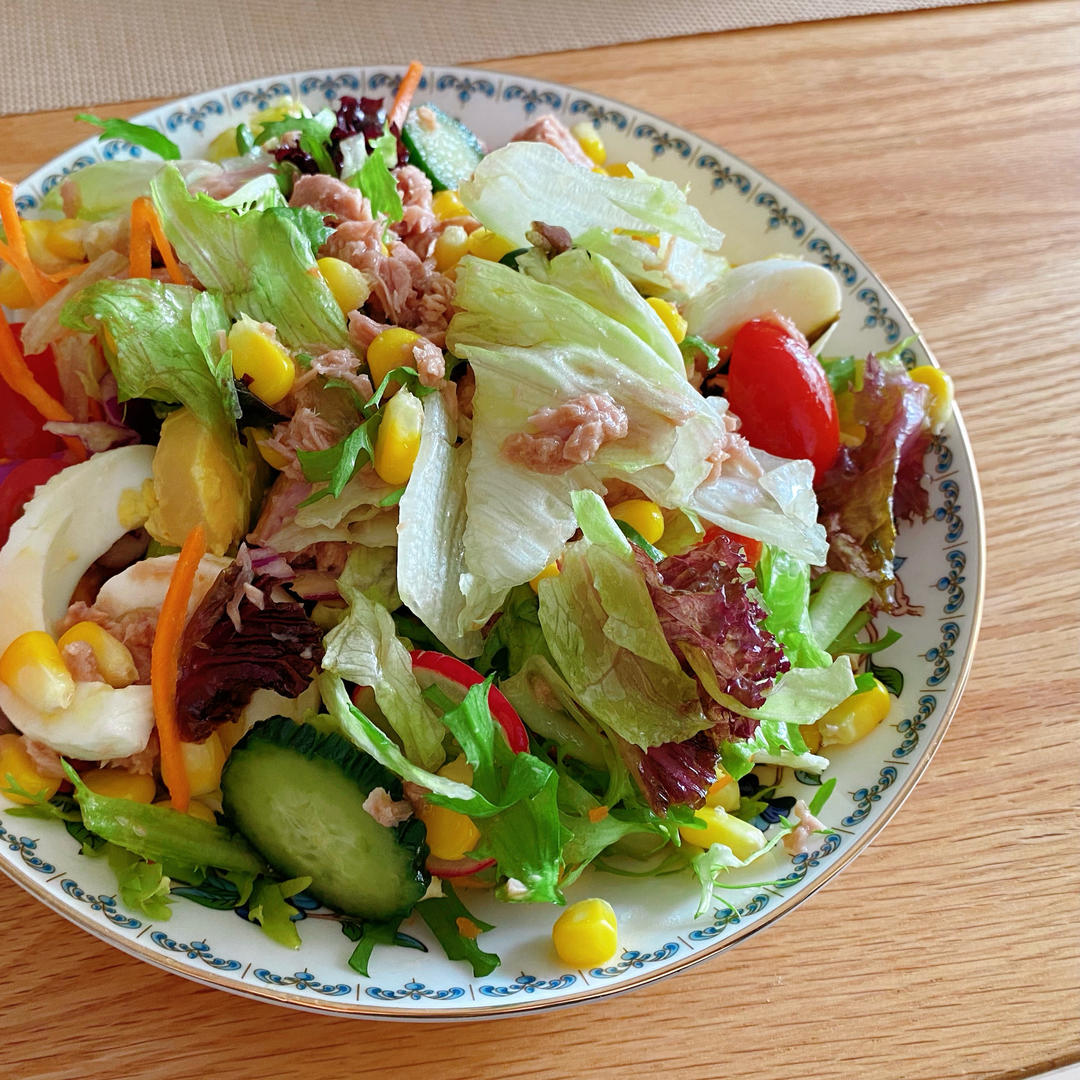 基础但靠谱的金枪鱼牛油果沙拉