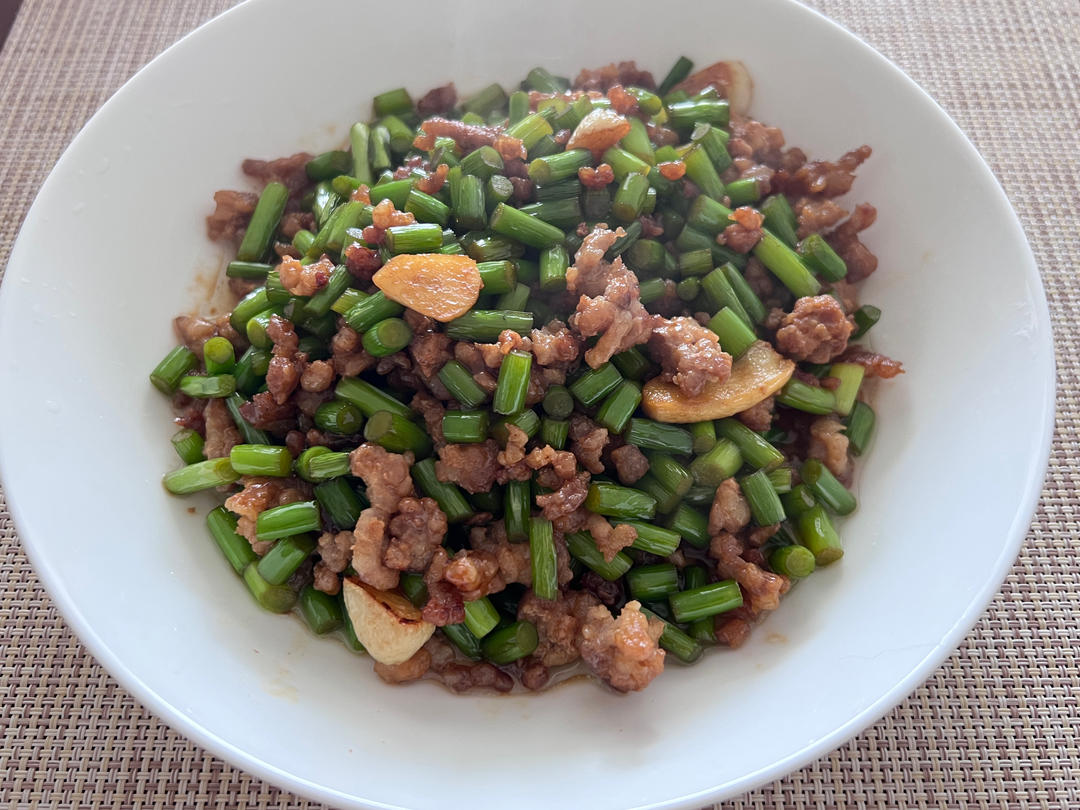 蒜苔炒肉末，三碗米饭都不够吃