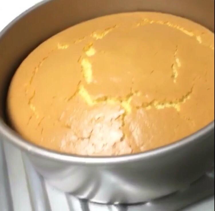 烤箱做蛋糕（戚风蛋糕的做法）