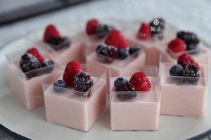 草莓慕斯，精致小甜点的做法 步骤13