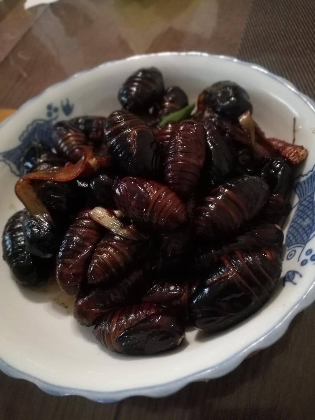 做法简单、味道独特——葱爆茧蛹