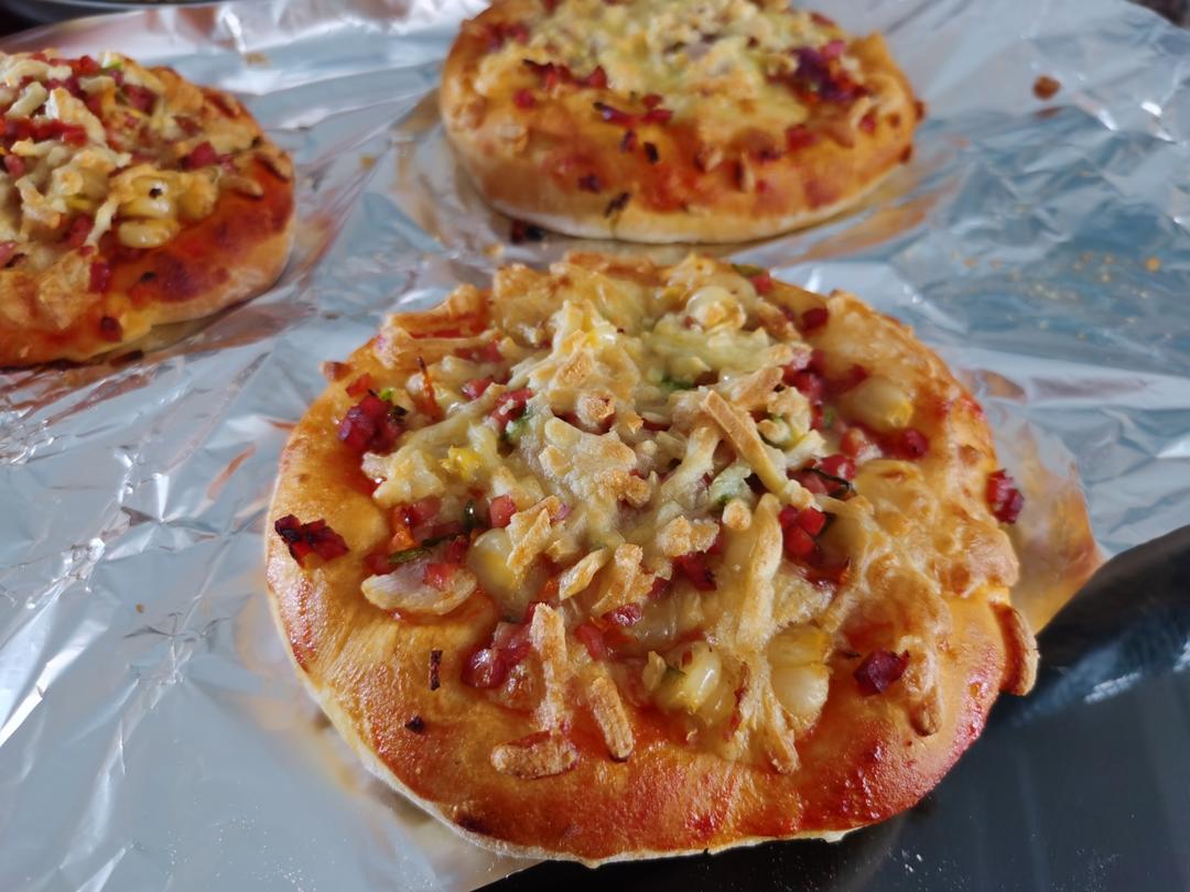 含宣软饼皮做法、自己在家也能做出馅料十足、超拉丝的美味诱人披萨